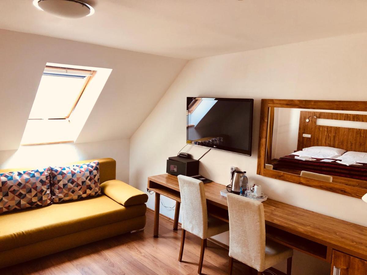 Hotel & Penzion Grand Matej Banská Štiavnica Esterno foto