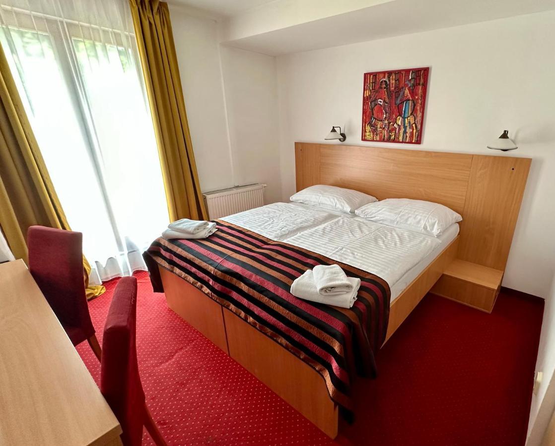 Hotel & Penzion Grand Matej Banská Štiavnica Esterno foto