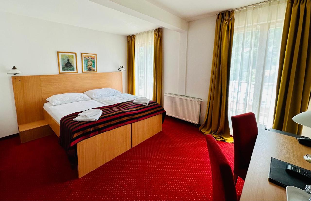 Hotel & Penzion Grand Matej Banská Štiavnica Esterno foto