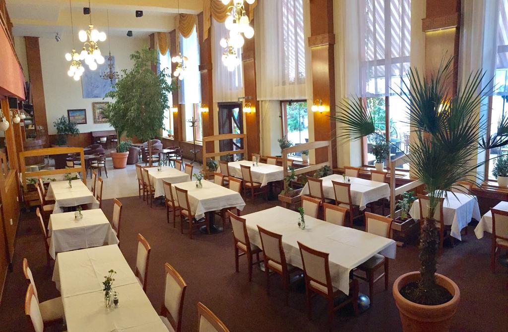 Hotel & Penzion Grand Matej Banská Štiavnica Esterno foto