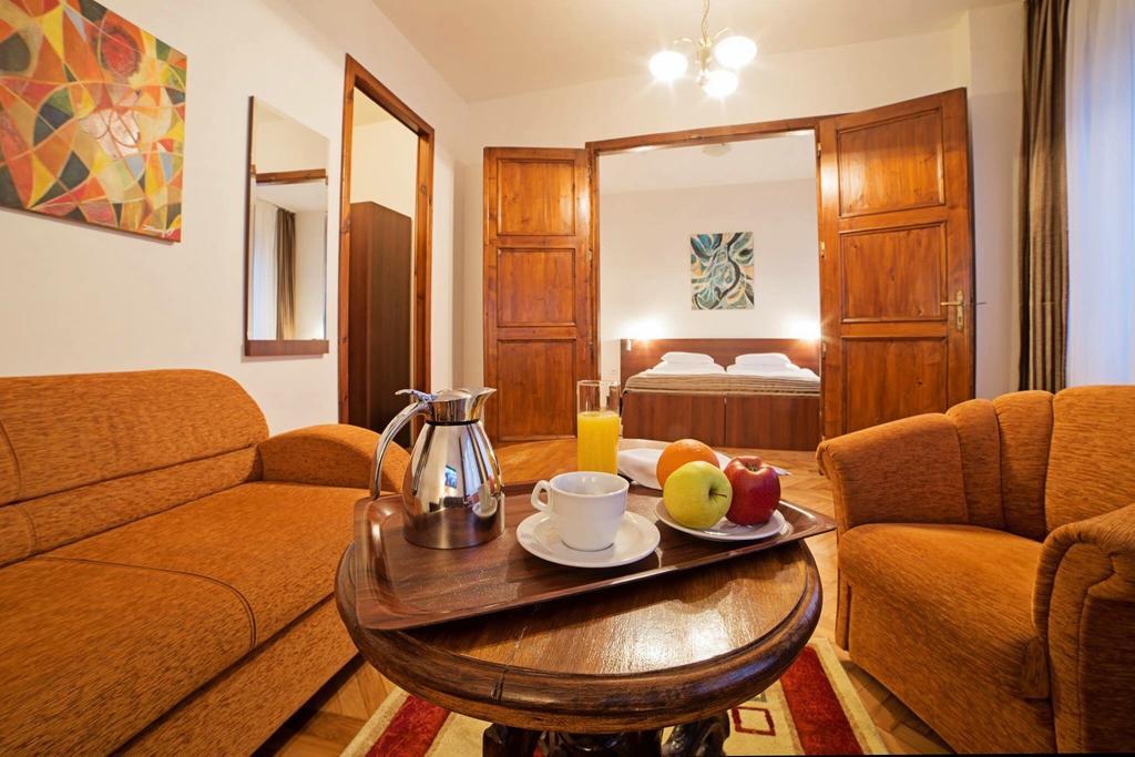 Hotel & Penzion Grand Matej Banská Štiavnica Esterno foto