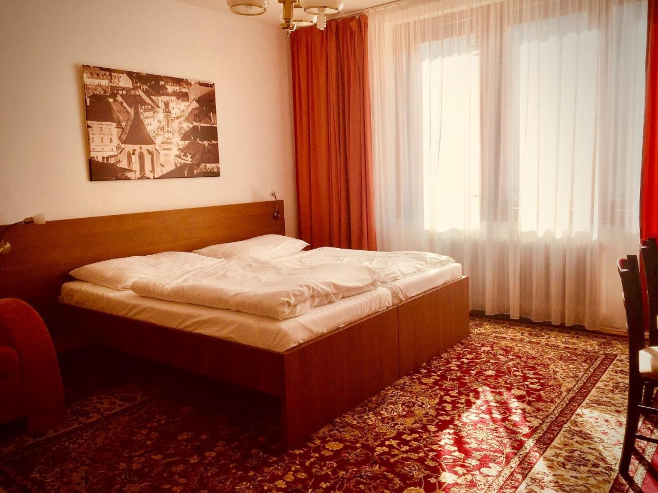 Hotel & Penzion Grand Matej Banská Štiavnica Esterno foto