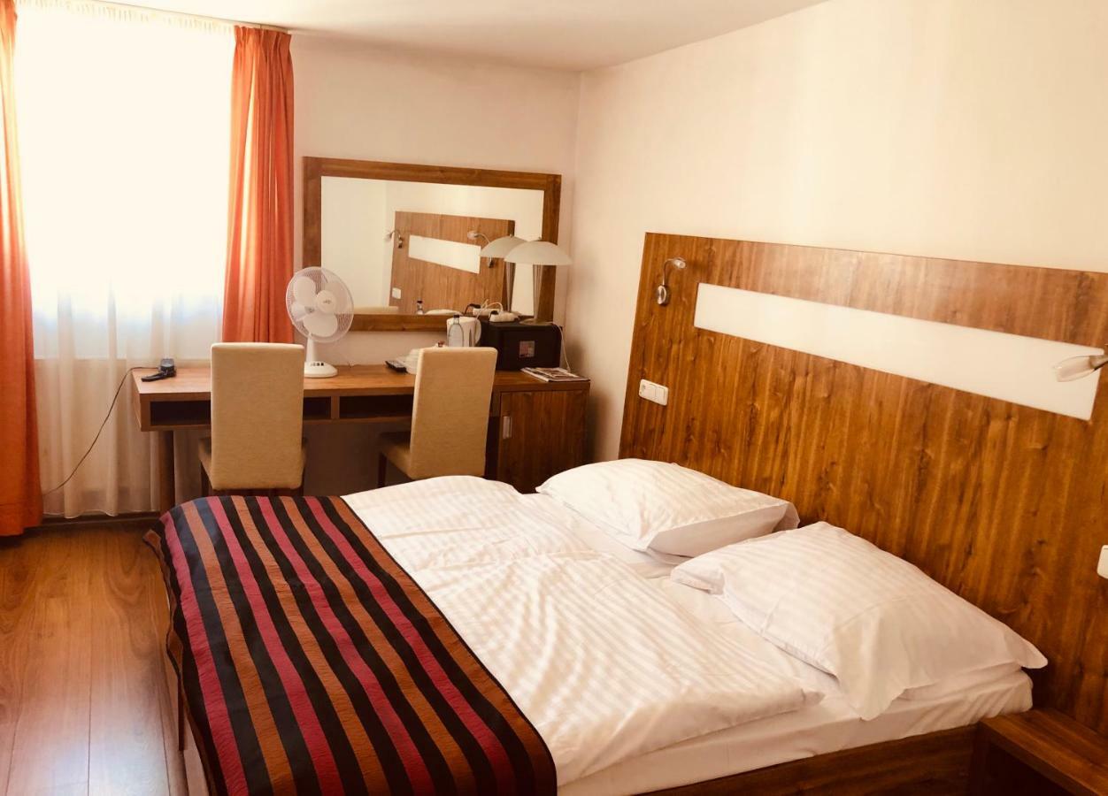Hotel & Penzion Grand Matej Banská Štiavnica Esterno foto
