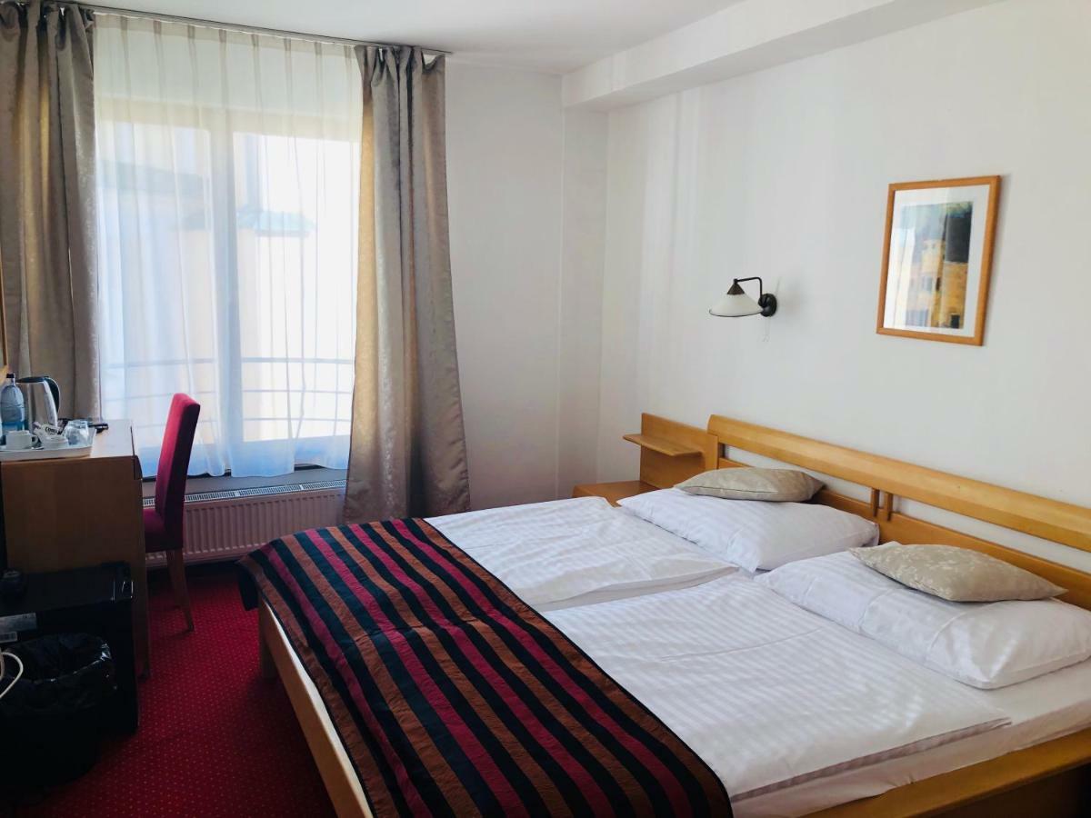 Hotel & Penzion Grand Matej Banská Štiavnica Esterno foto