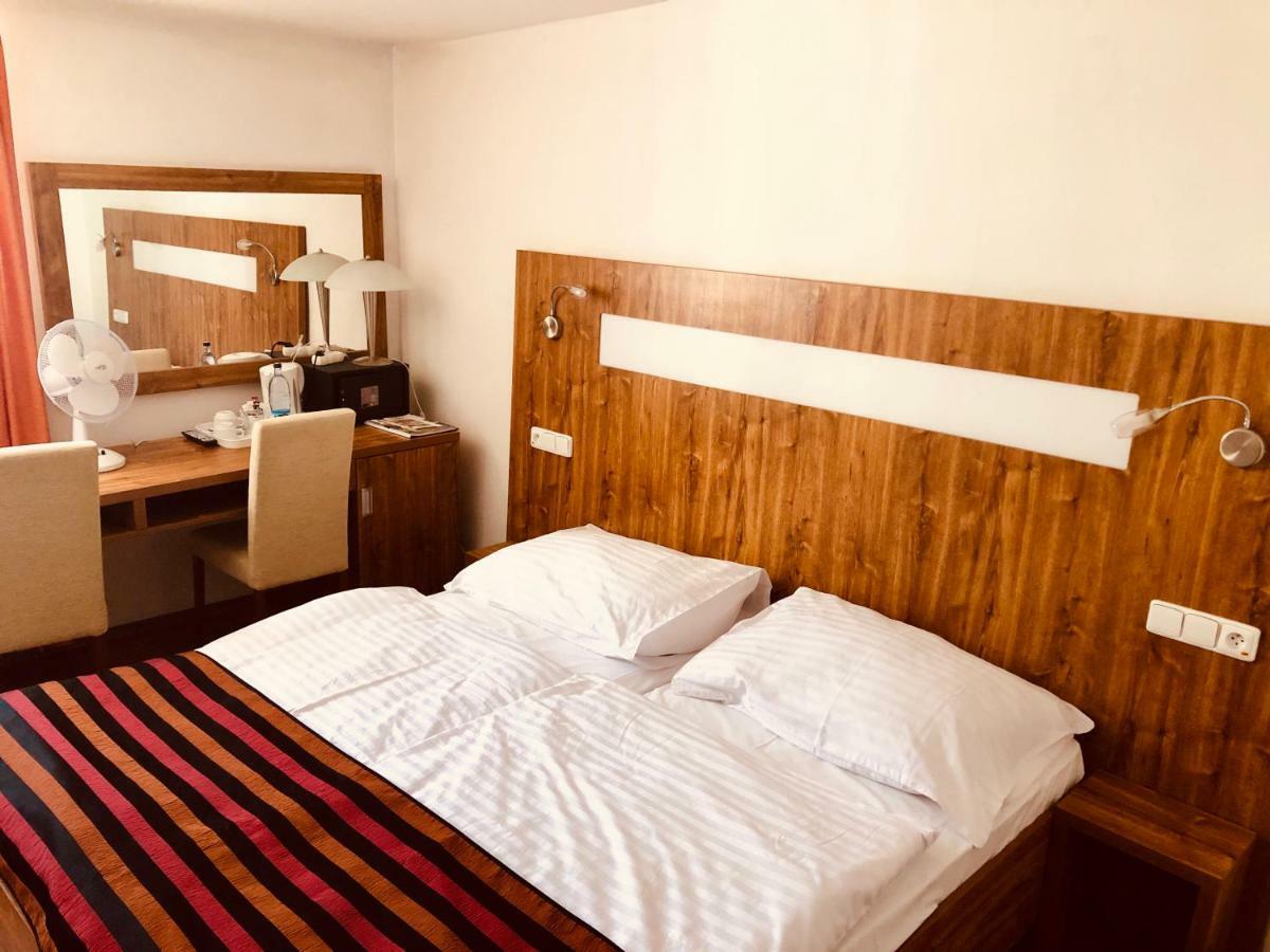 Hotel & Penzion Grand Matej Banská Štiavnica Esterno foto