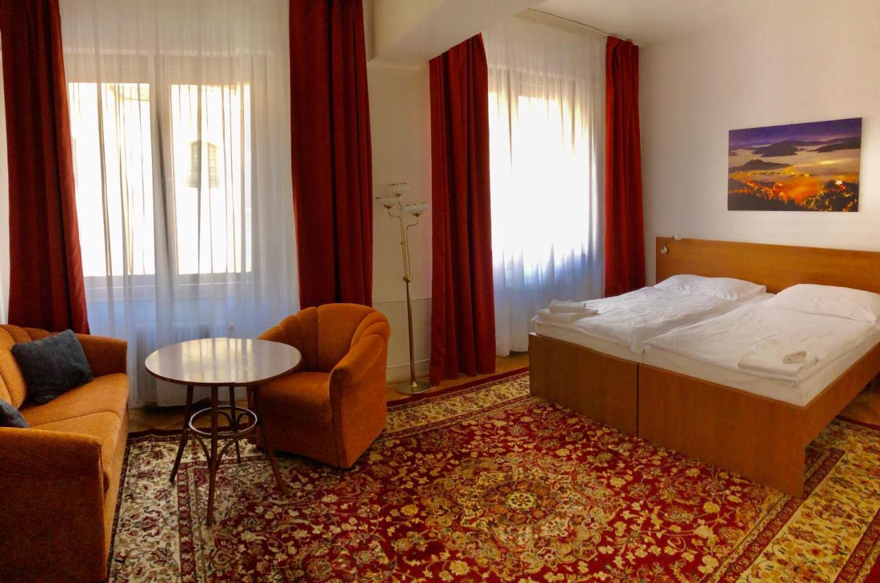 Hotel & Penzion Grand Matej Banská Štiavnica Esterno foto