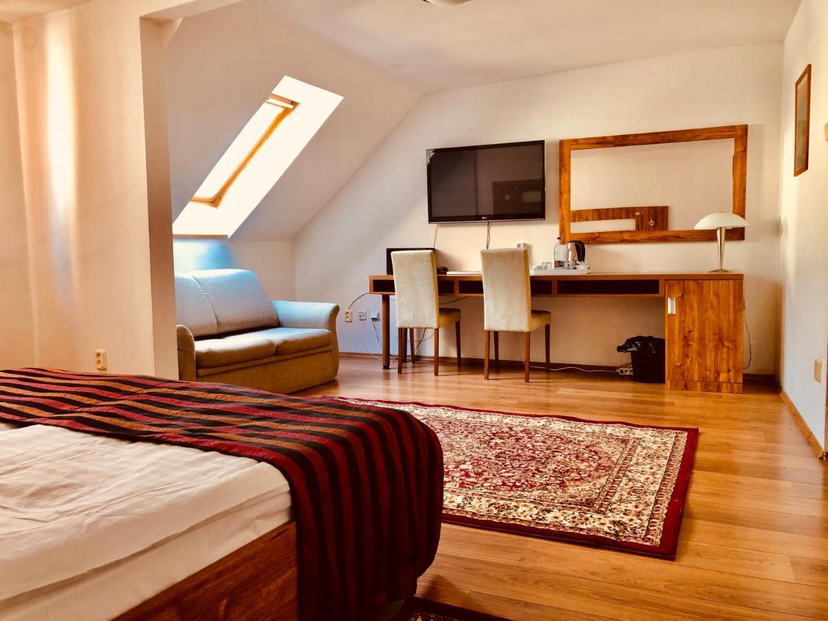 Hotel & Penzion Grand Matej Banská Štiavnica Esterno foto