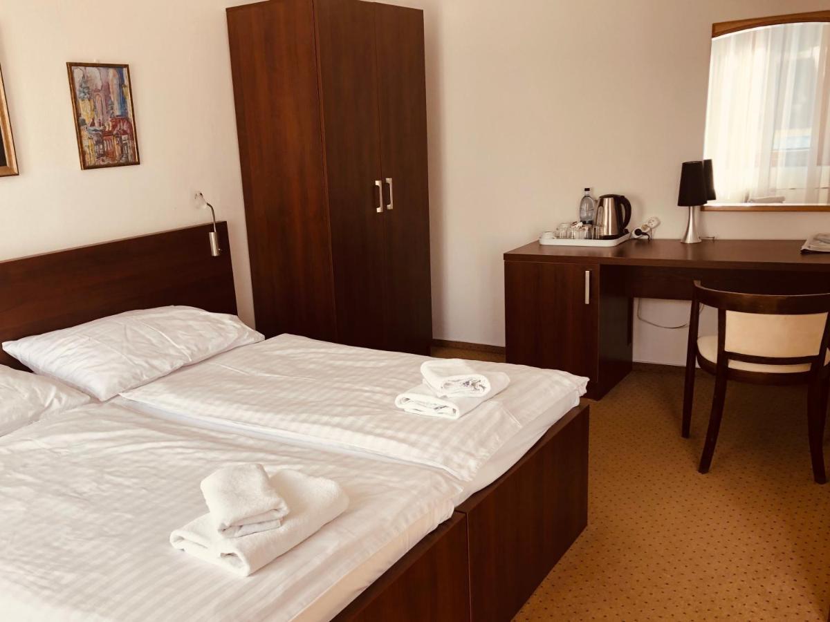Hotel & Penzion Grand Matej Banská Štiavnica Esterno foto